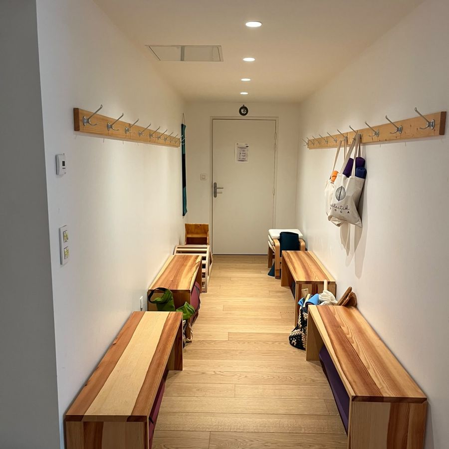 Vestiaire du Centre de Yoga Iyengar Tassin la demi lune